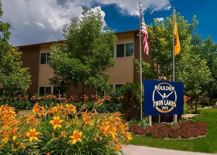 Boulder Twin Lakes Inn